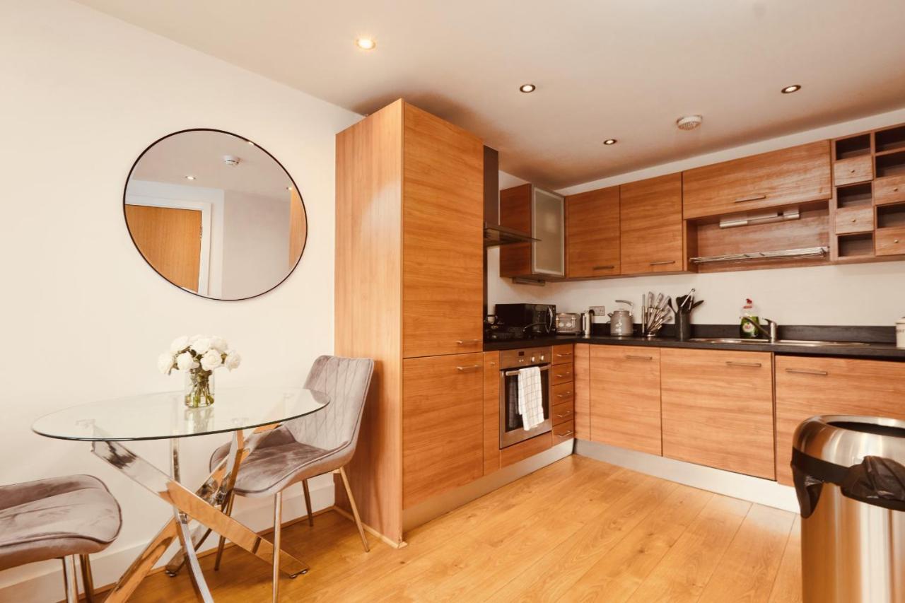 Deluxe City Apt, Beautiful River View,Free Parking No Balcony Λιντς Εξωτερικό φωτογραφία