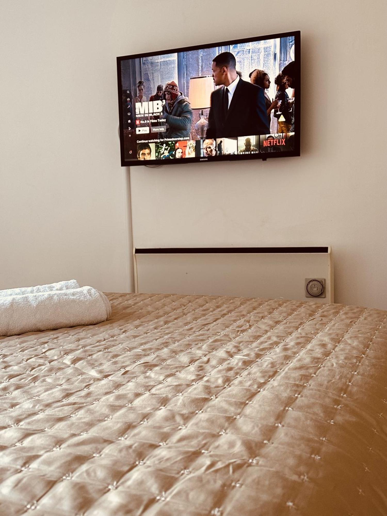 Deluxe City Apt, Beautiful River View,Free Parking No Balcony Λιντς Εξωτερικό φωτογραφία